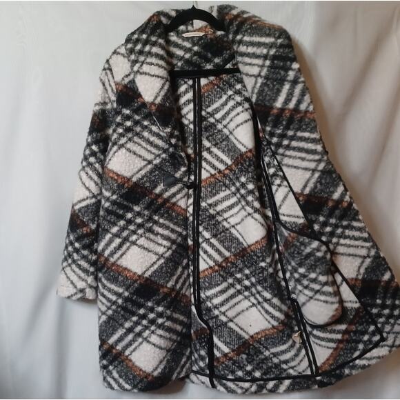 Soft Sorrunding Women's Multi-Color Plaid Coat. Size M - Picture 6 of 10